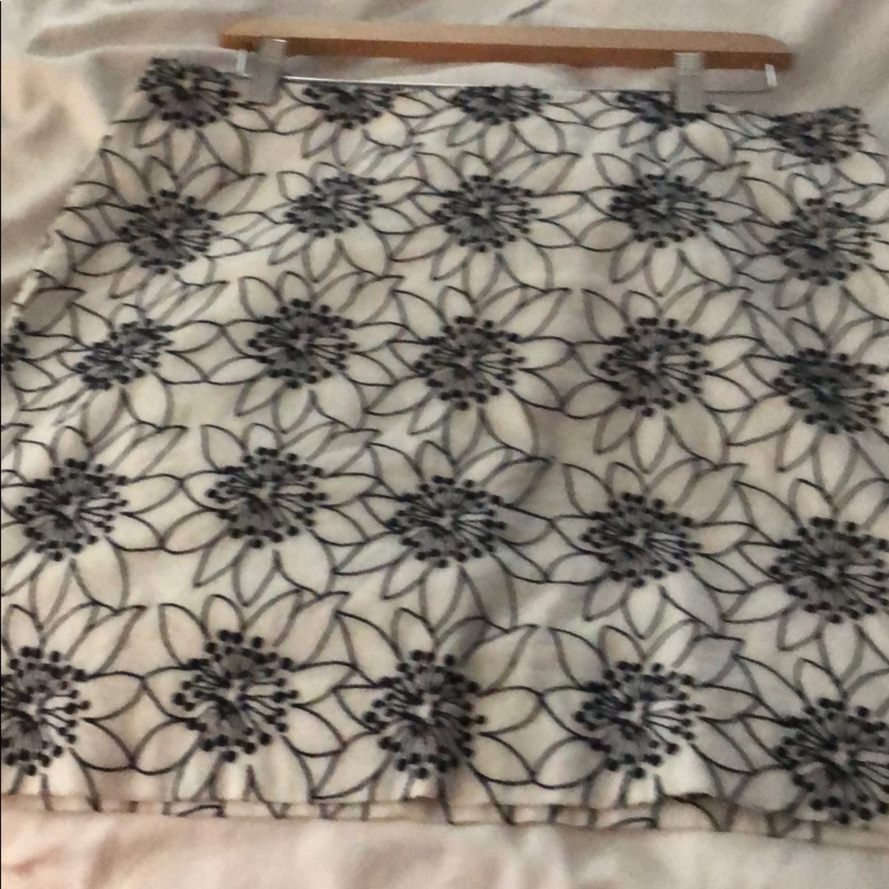 Embroidered mini skirt